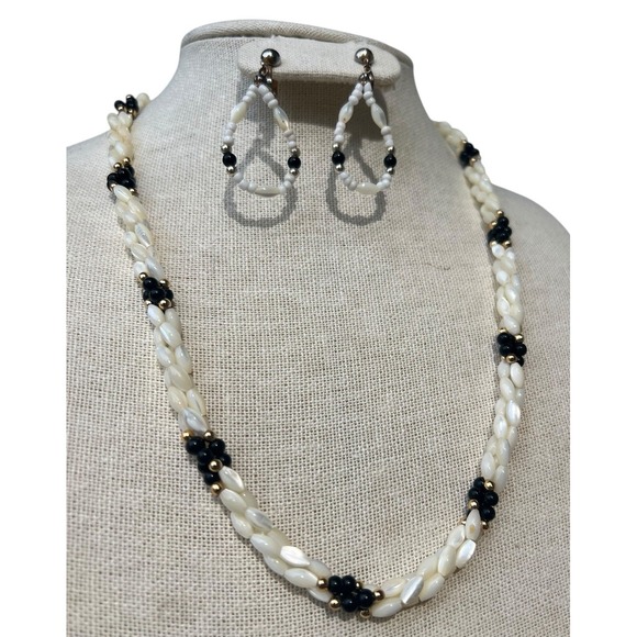 The Unbranded Brand Jewelry - Vintage Rice Pearl Necklace Mother of Pearl Onyx Black Twisted Clip Earrings Set